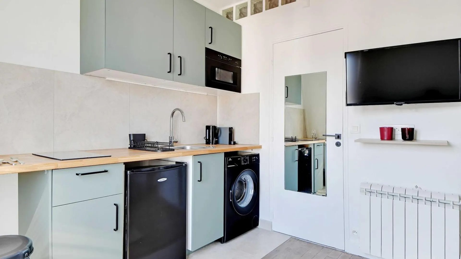 Ideal Studio For 2 People - Marche Des Batignolles Paris 0*,  France